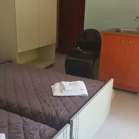 Inn Athina *